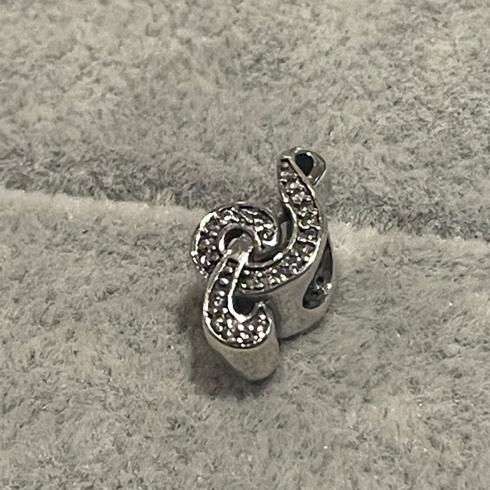 📍SOLD📍Treble Clef Charm